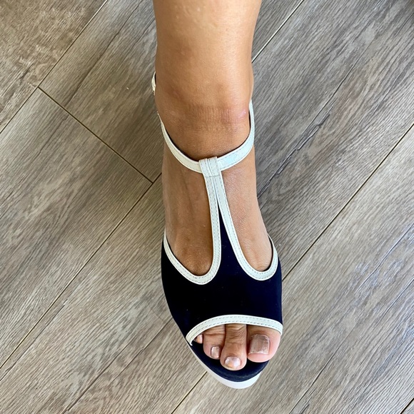 YVES SAINT LAURENT SZ 9.5 NAVY/ PEEP TOE WEDGES - Picture 7 of 14